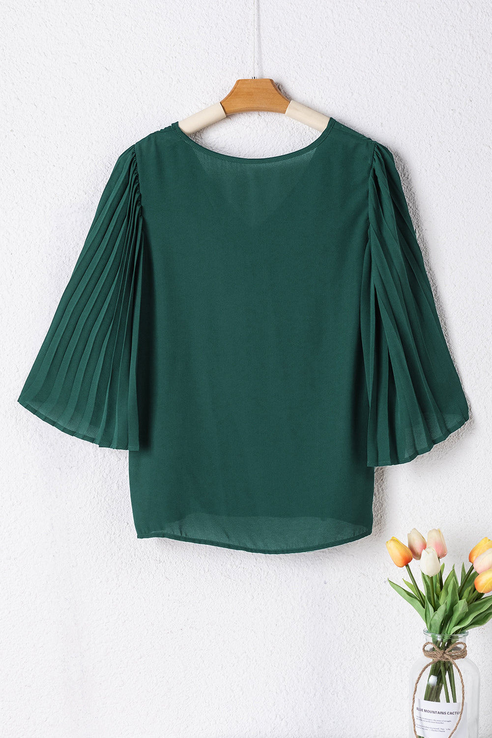 Blusa plisada con cuello en V y mangas acampanadas 3/4 verde negruzco