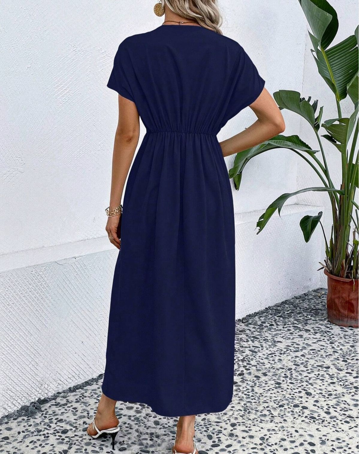 Robe longue de couleur unie, manches à épaules en V profondes, taille élastique pliante