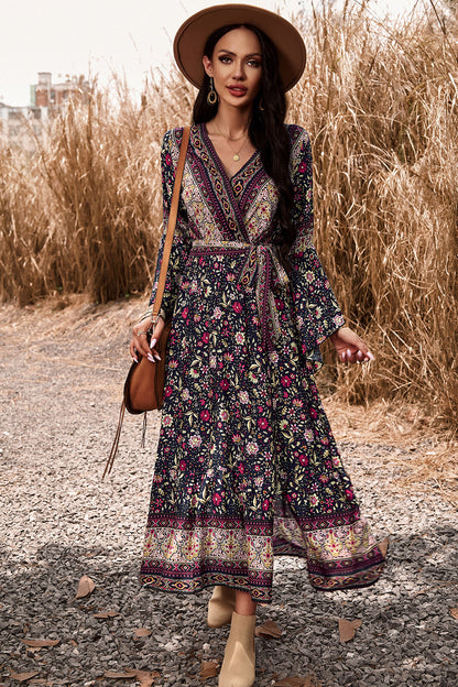 Vestido bohemio con abertura y cuello sobrepelliz