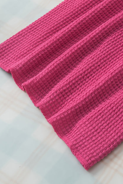 Haut à manches courtes et revers en tricot texturé rose fraise à col fendu