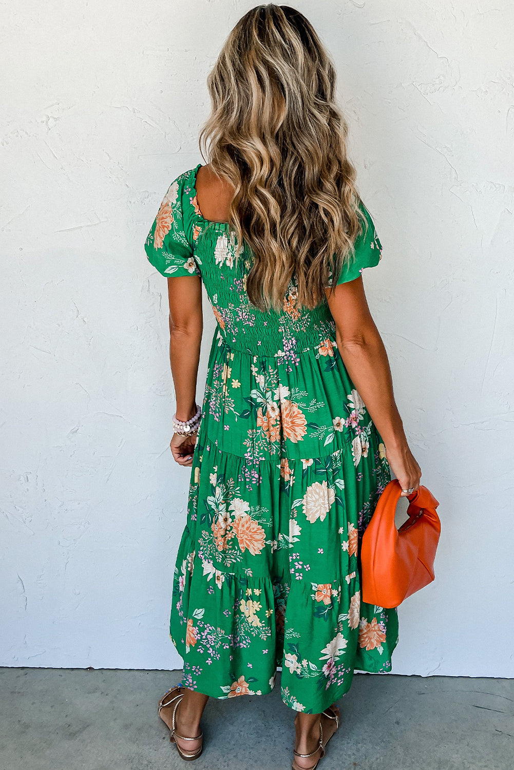 Vestido midi con estampado floral y manga de burbuja fruncido con gradas verde