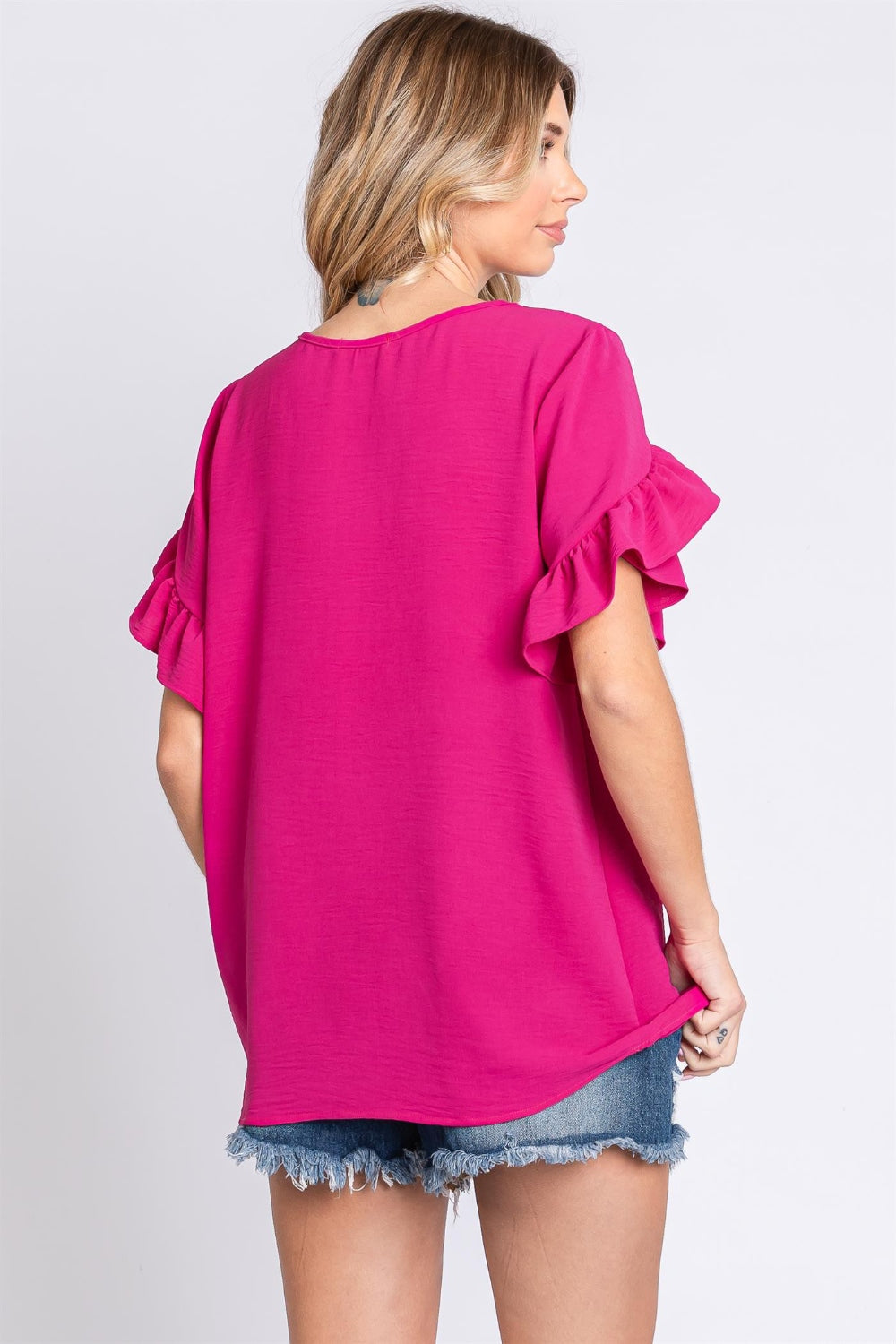 Blusa de manga corta con ribete de volantes y cuello en V GeeGee