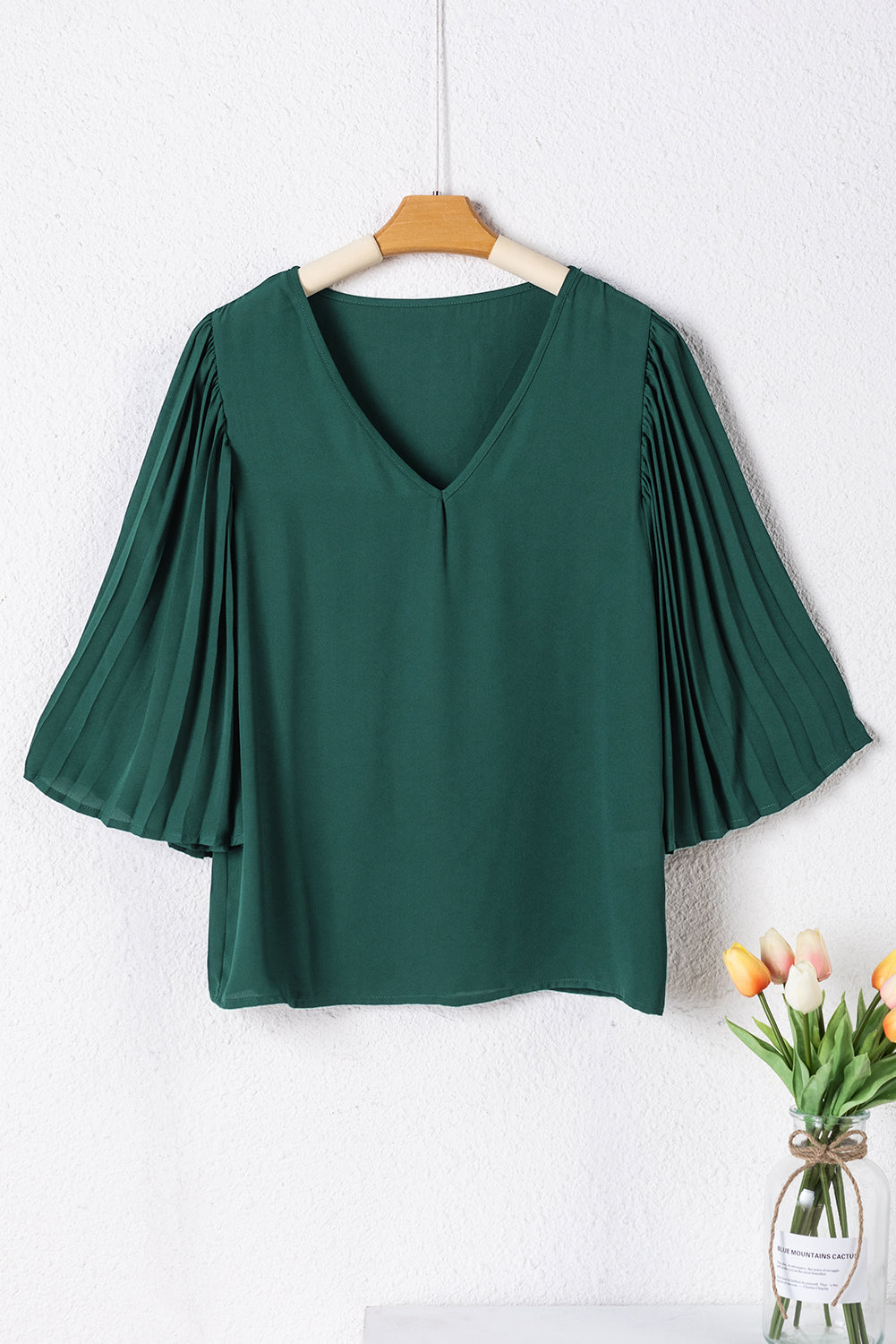 Blusa plisada con cuello en V y mangas acampanadas 3/4 verde negruzco