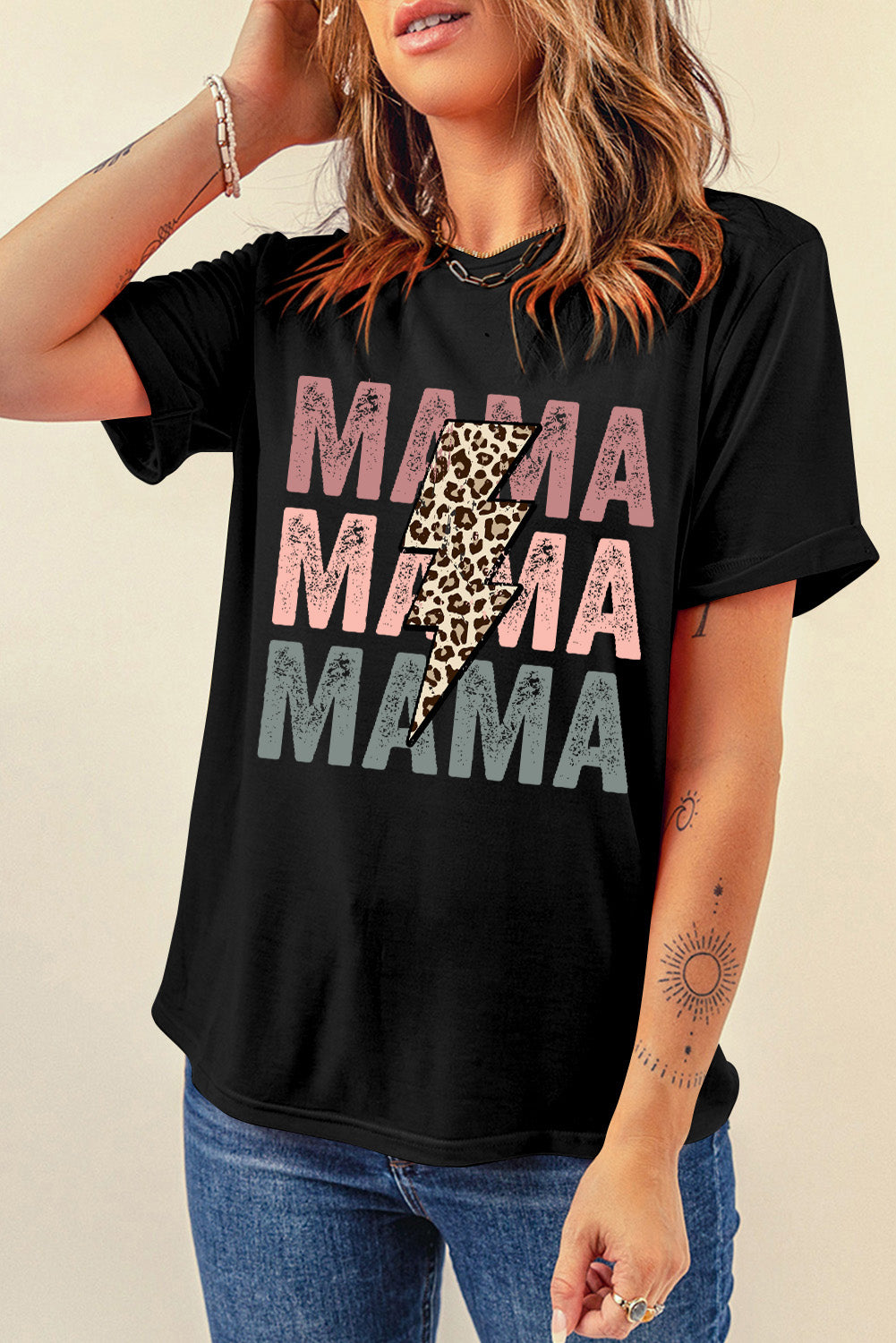 Camiseta gráfica con estampado de letras MAMA y relámpago de leopardo negro