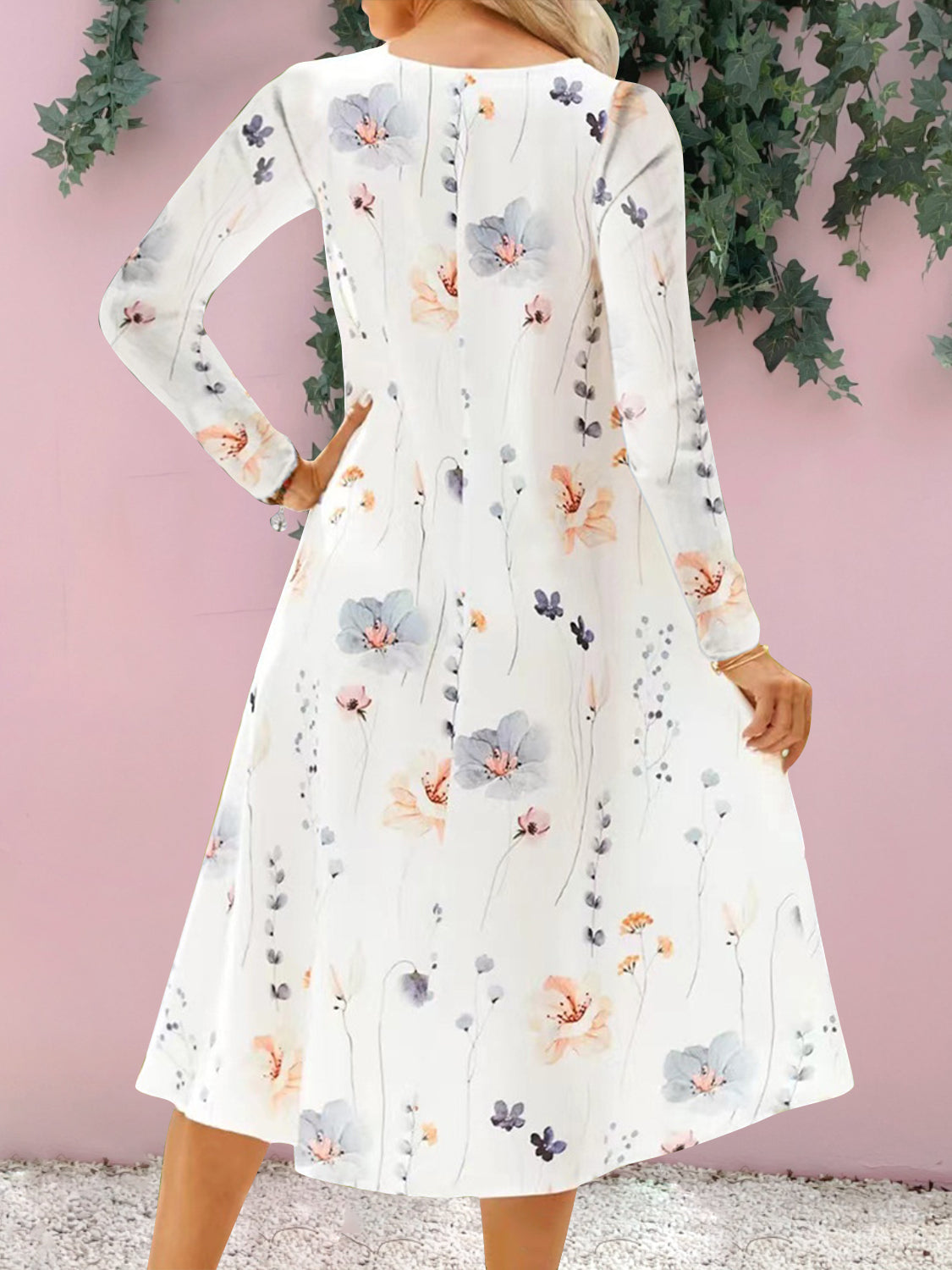 Vestido midi de manga larga con muescas florales