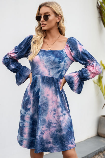 Robe tie-dye à col carré et manches volantées