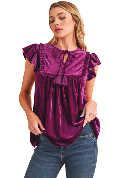 Blouse violette à manches courtes et volants à col noué