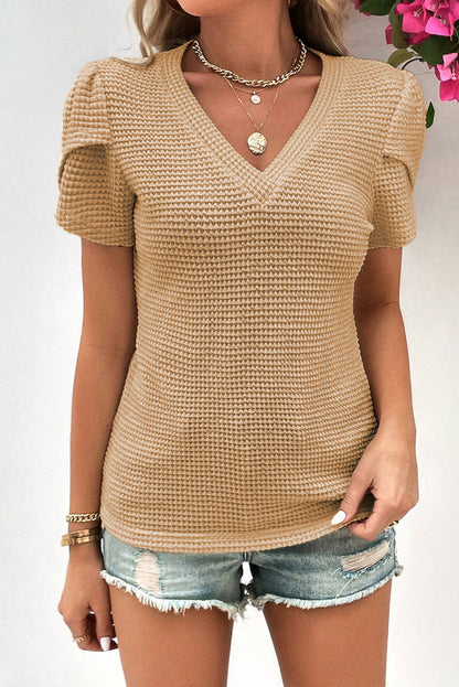 Camiseta de punto tipo gofre con cuello en V y manga de pétalo color camel