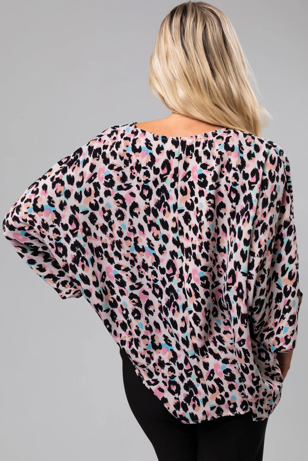 Top de ala de murciélago de talla grande con cuello en V y estampado de leopardo marrón