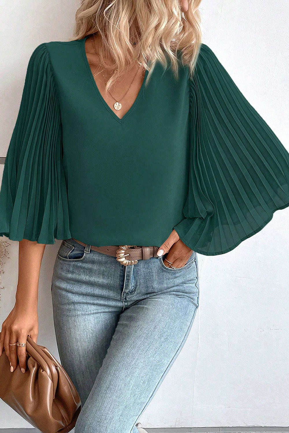 Blusa plisada con cuello en V y mangas acampanadas 3/4 verde negruzco