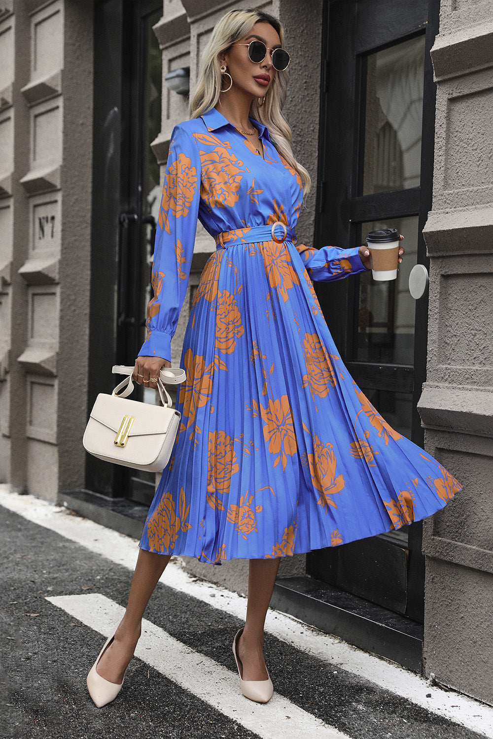 Vestido midi de manga larga con sobrepelliz plisado floral