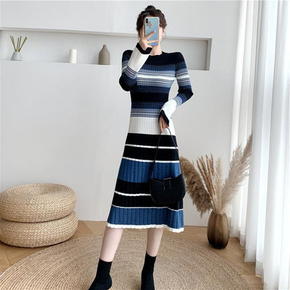 Robe élégante en tricot rayé pour femme