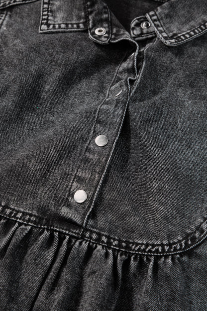 Robe en jean noire à manches courtes et col boutonné à l'acide