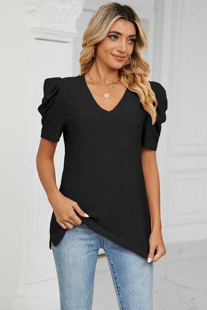 Blusa de manga corta con cuello en V y ojales