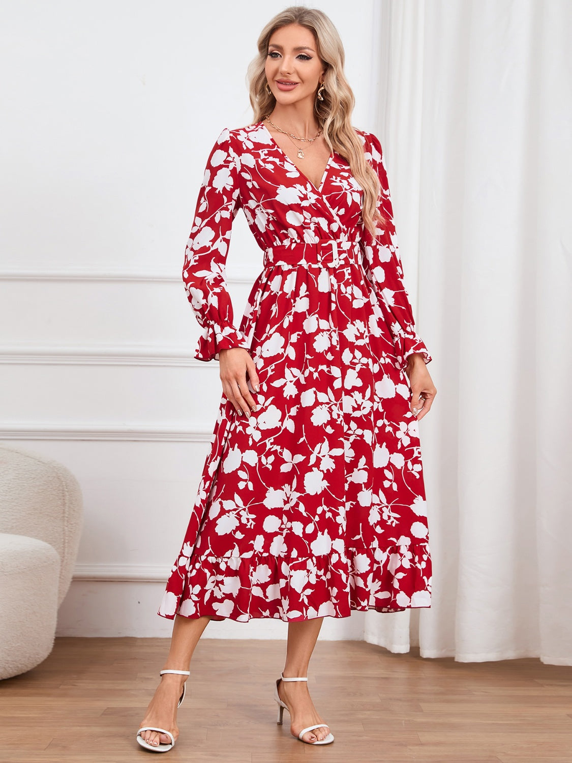 Vestido con sobrepelliz floral, manga con volante y dobladillo con volantes