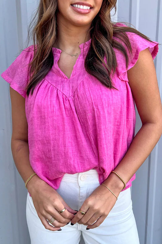 Blusa plisada con empalme y cuello en V con volante rosa brillante