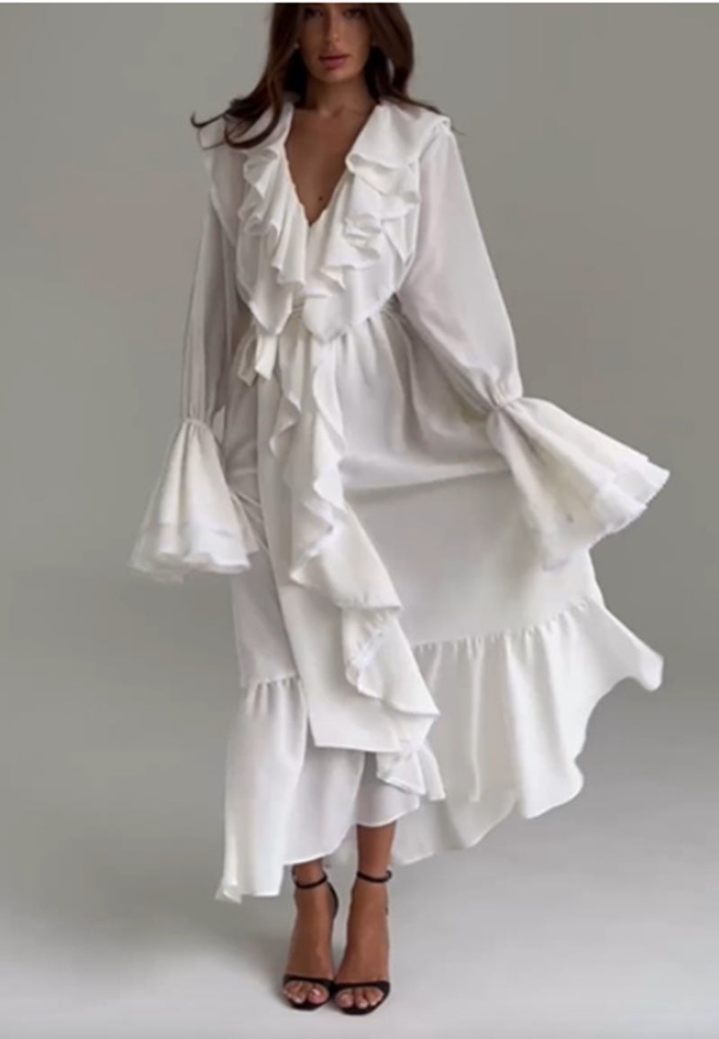 Robe plissée à volants et col en V