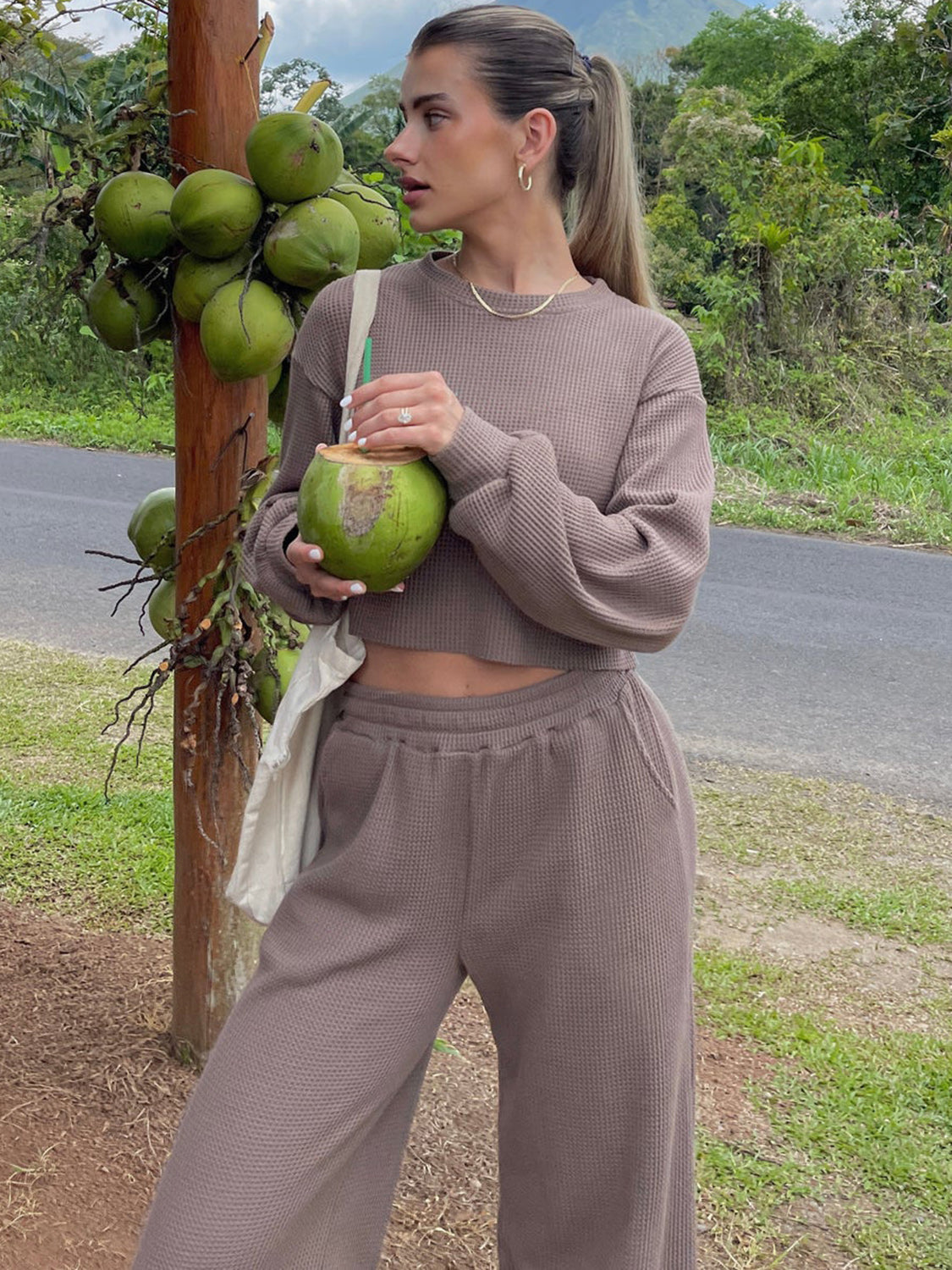 Ensemble haut et pantalon à col rond en tricot gaufré