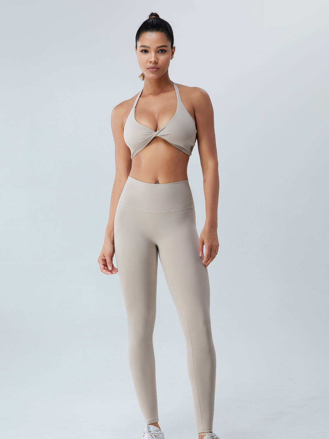 Soutien-gorge actif torsadé à col licou