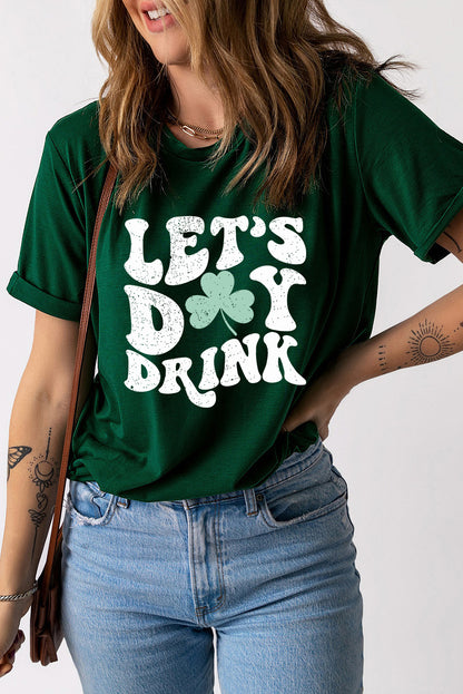 Camiseta con cuello redondo y estampado de trébol de Let's Day Drink en verde