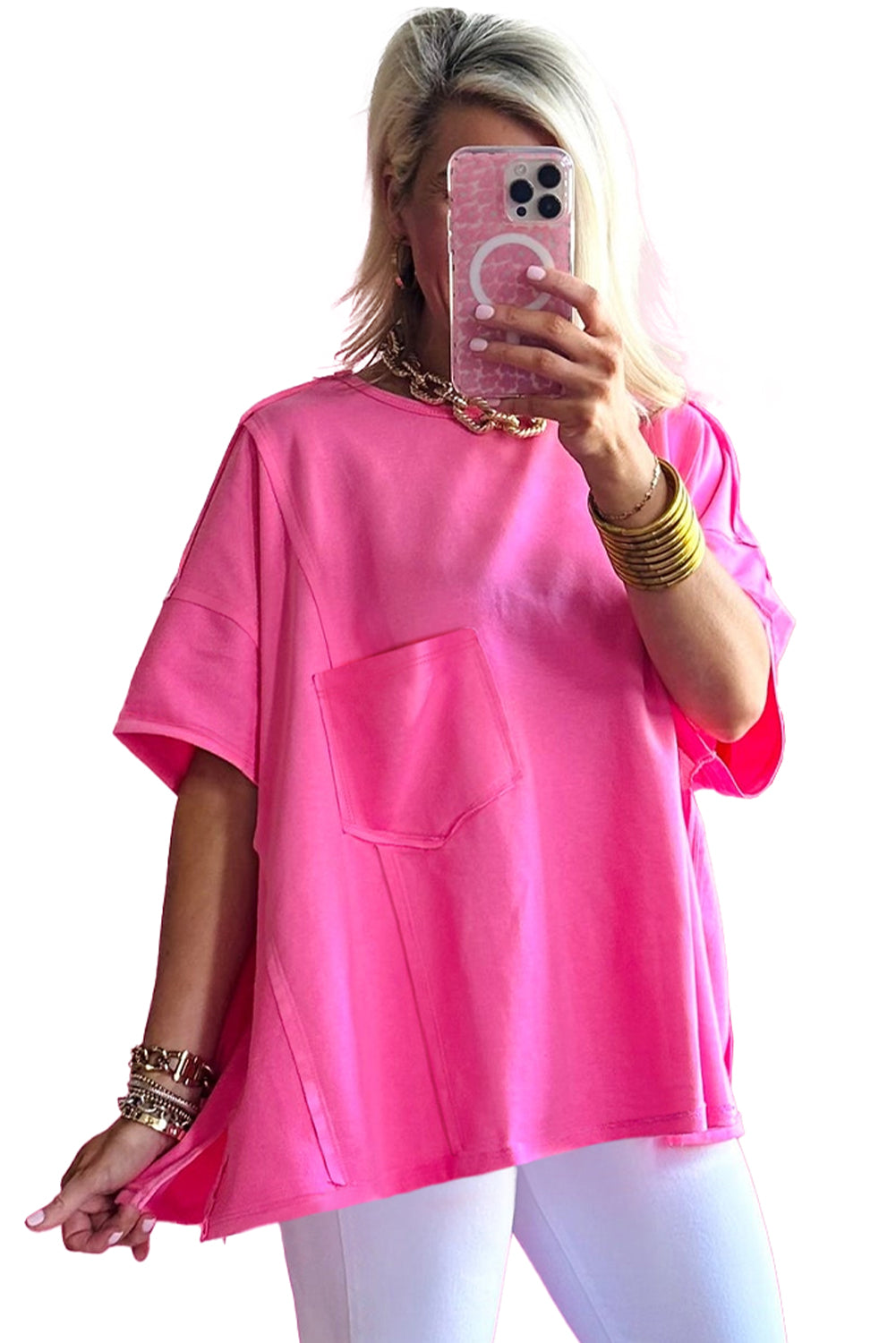 Camiseta extragrande con costura expuesta y bolsillo parcheado en rosa brillante