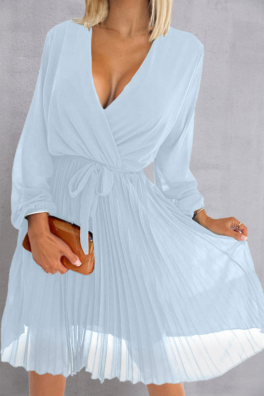 Robe plissée à manches longues et surplis noué