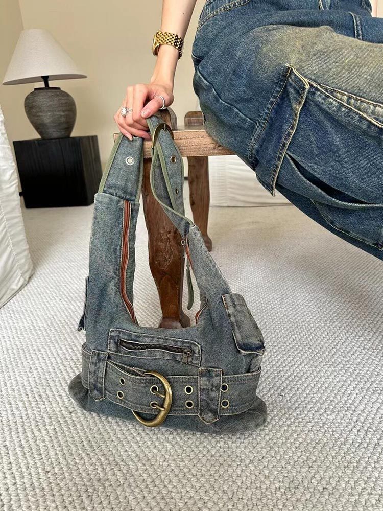 Sac à bandoulière en denim délavé vintage au design d'intérêt spécial