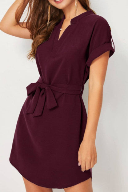 Robe nouée à manches courtes crantée