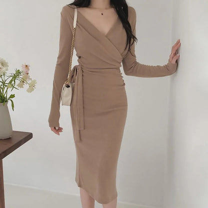 Robe à manches longues et col en V pour femme