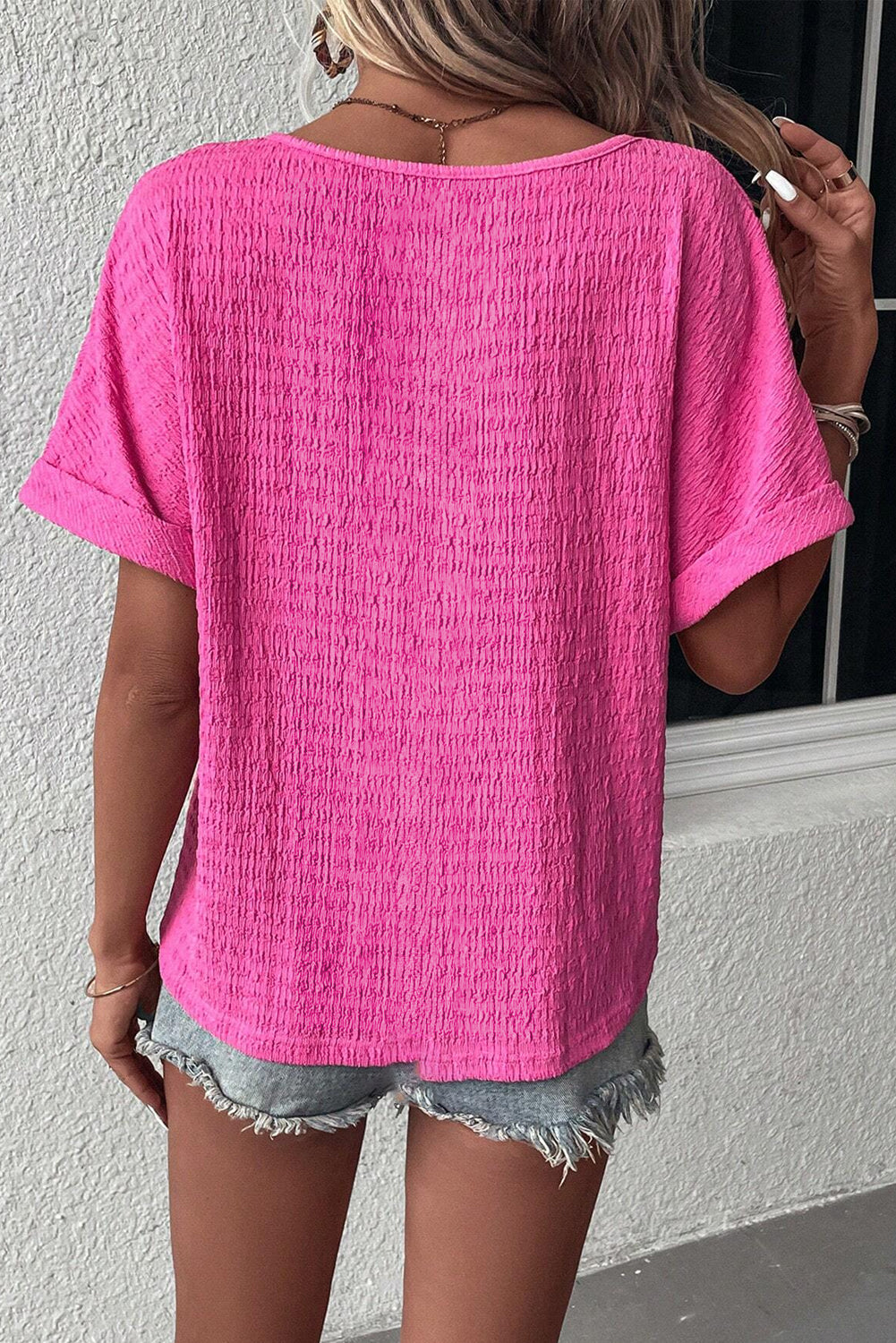 Blusa de talla grande con manga de murciélago y cuello en V con textura rosa brillante