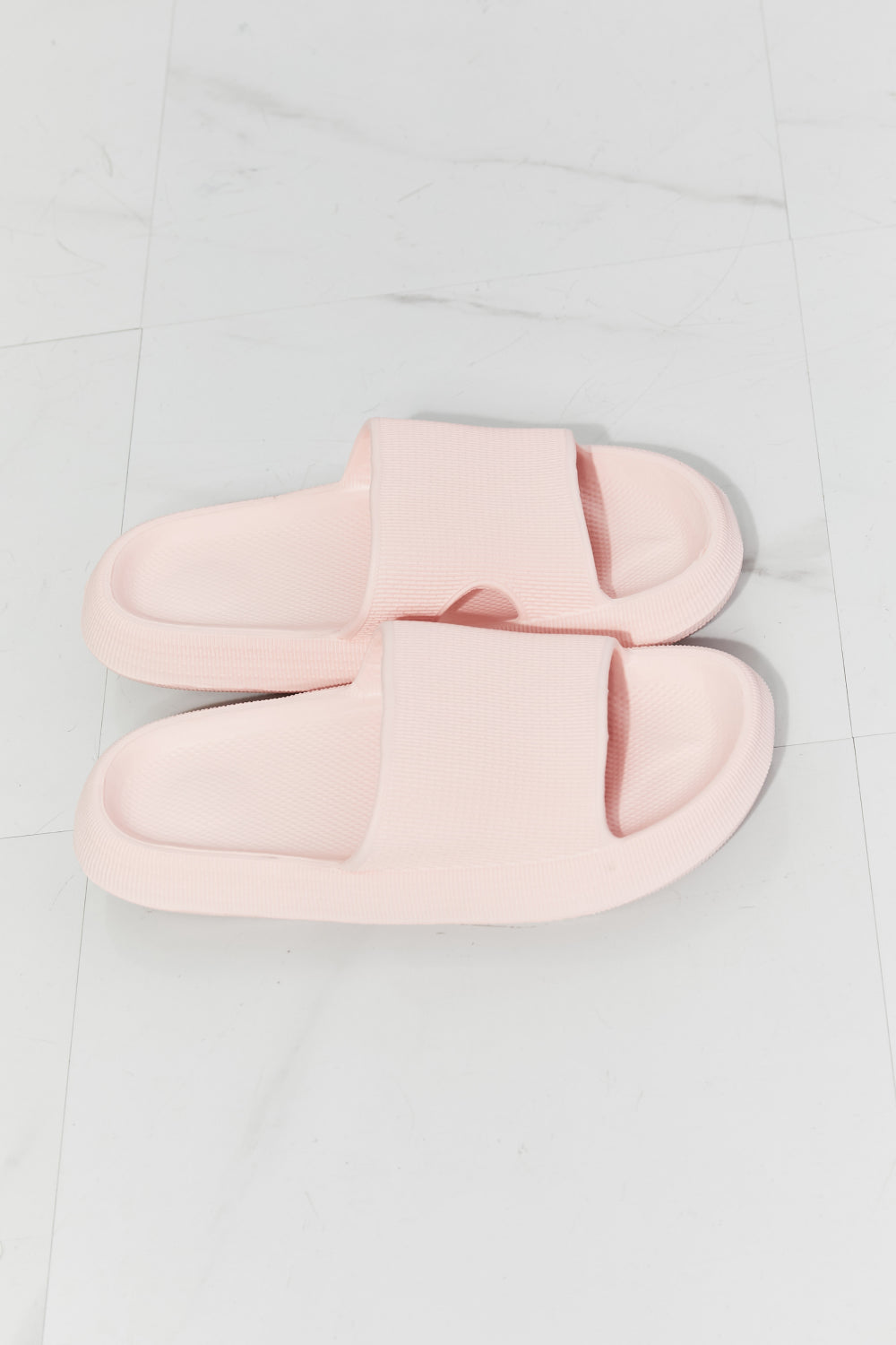 MMShoes Arms Around Me Slide à bout ouvert en rose