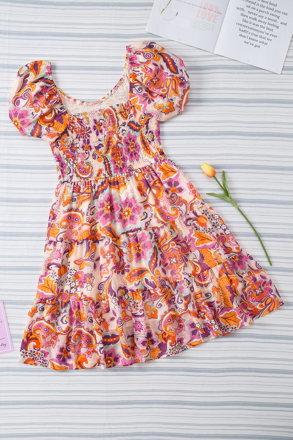 Vestido floral fruncido a capas