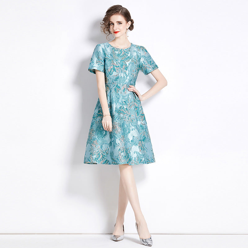 Robe élégante en jacquard de couleur à taille fine