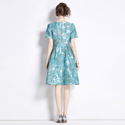 Robe élégante en jacquard de couleur à taille fine