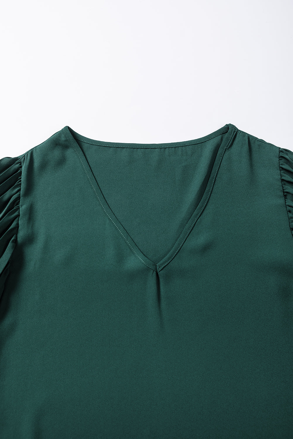 Blusa plisada con cuello en V y mangas acampanadas 3/4 verde negruzco