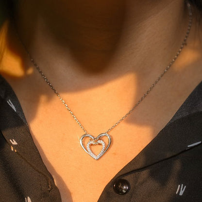 Collar de plata de ley 925 con incrustaciones de circonitas en forma de corazón