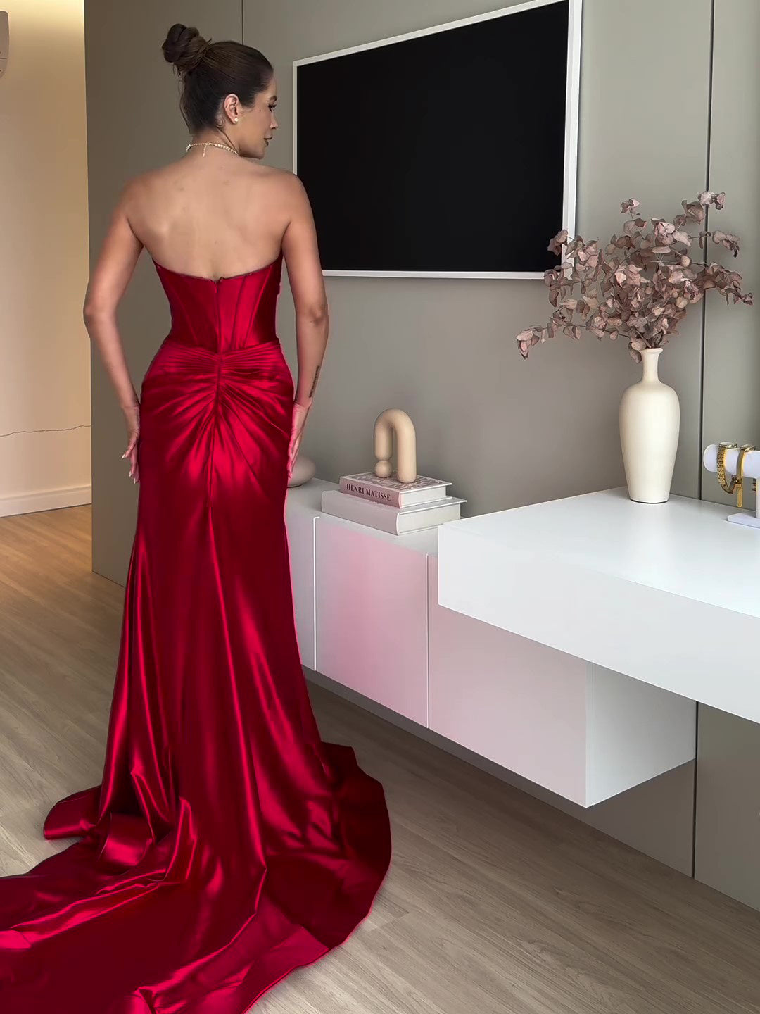 Robe de soirée extra longue rouge à fente sur le haut du tube