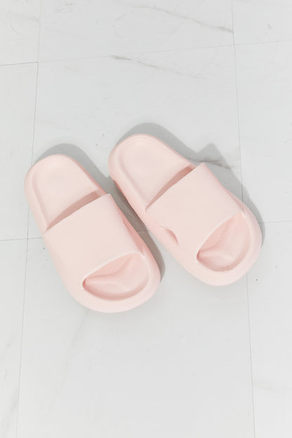 MMShoes Arms Around Me Slide à bout ouvert en rose