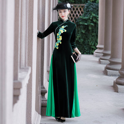 Cheongsam Ao Dai mejorado sin división, bordado largo, manga tres cuartos, terciopelo dorado