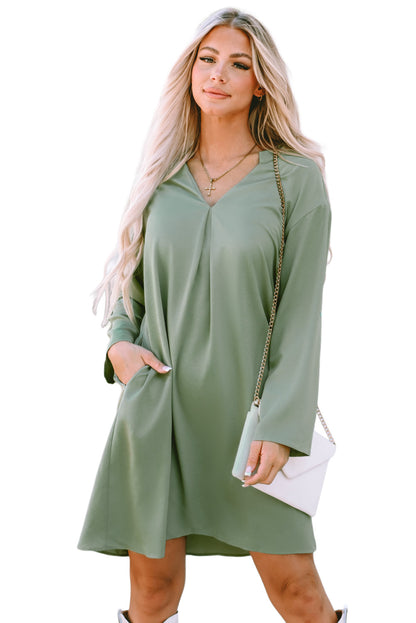 Vestido casual fluido con manga enrollable verde