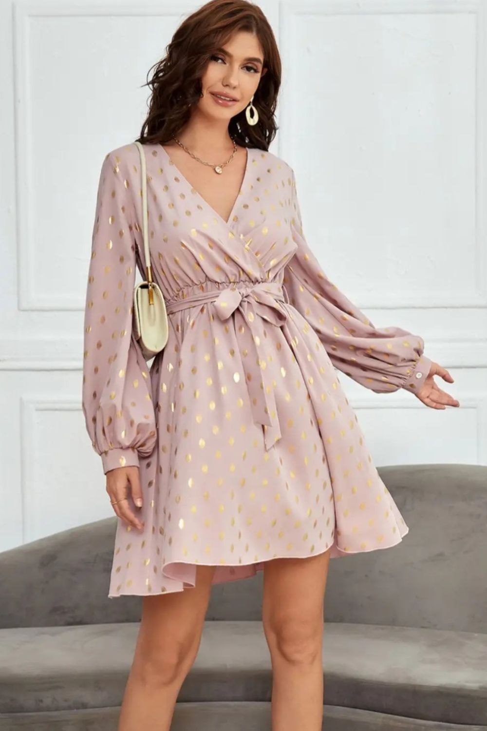 Robe à manches longues avec surplis imprimé et nouée