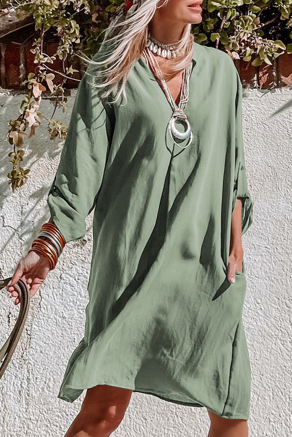 Vestido casual fluido con manga enrollable verde