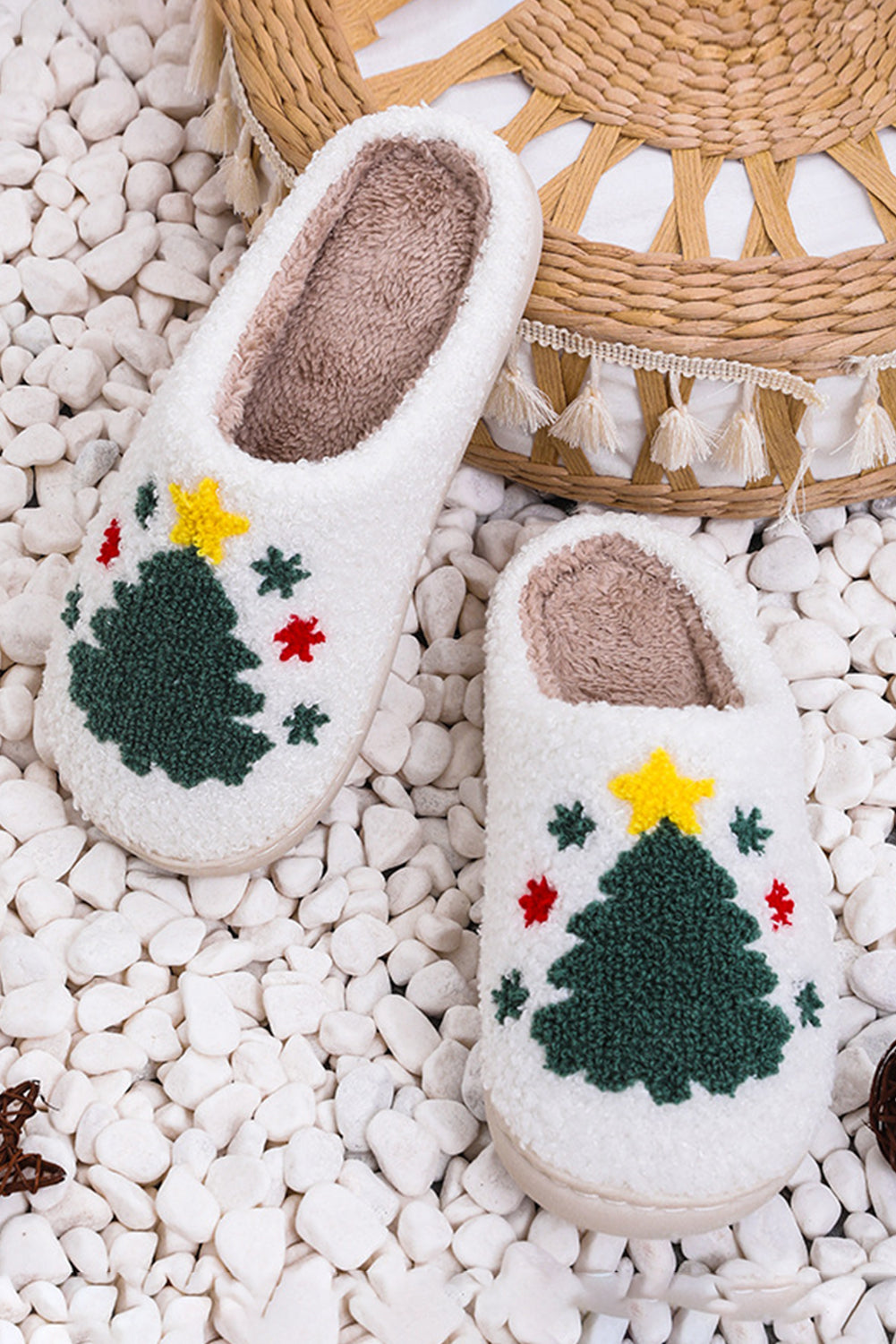 Chaussons de maison à motif d'arbre de Noël flou blanc