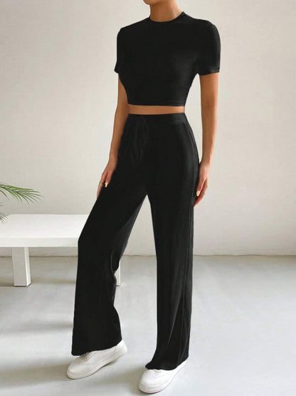 Conjunto de top con cuello simulado y pantalones de cintura alta con cordón