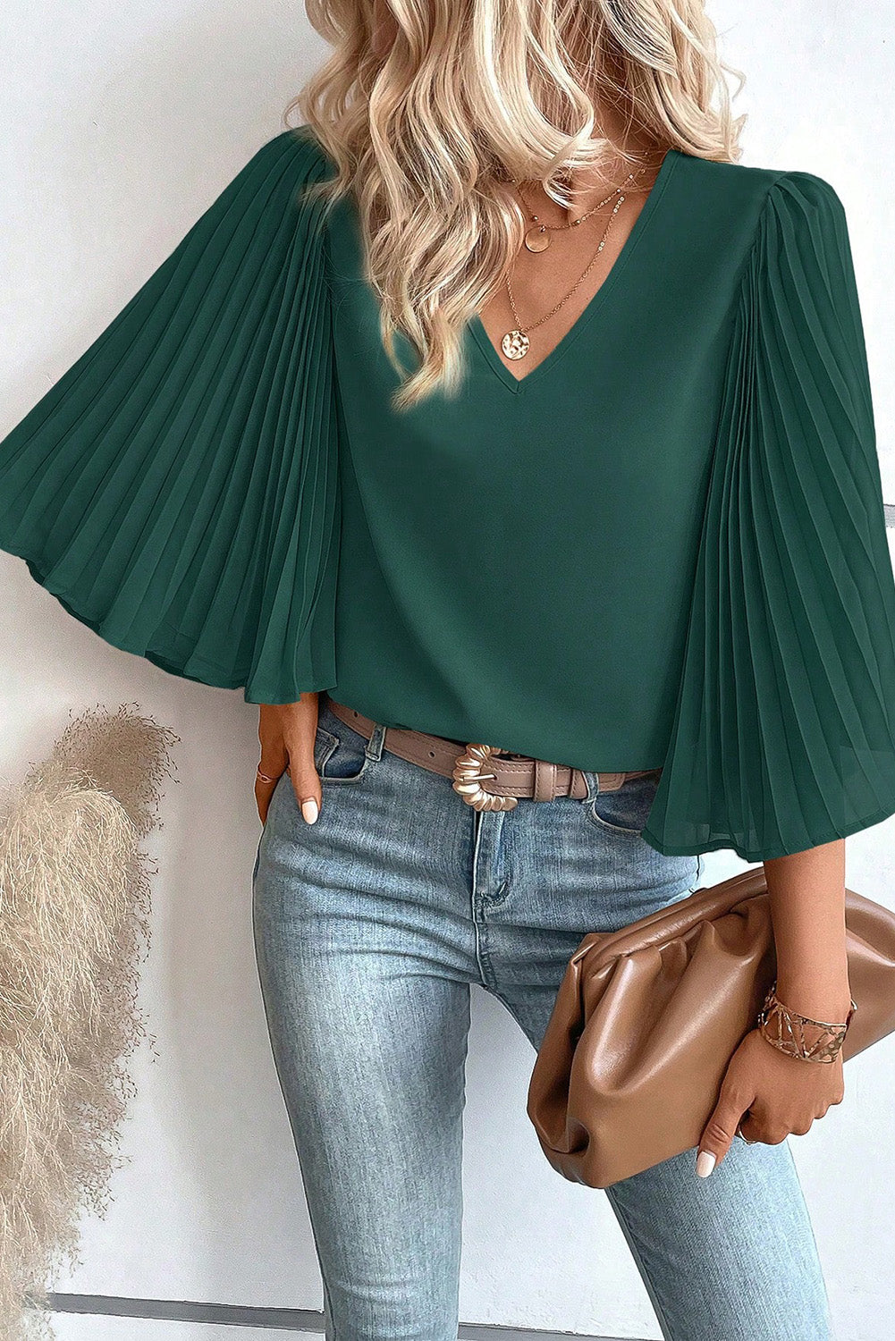 Blusa plisada con cuello en V y mangas acampanadas 3/4 verde negruzco