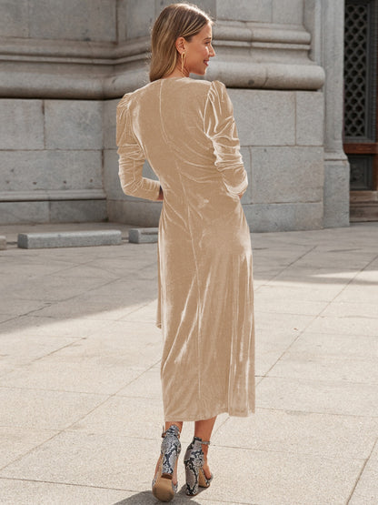 Robe mi-longue à surplis et manches bouffantes