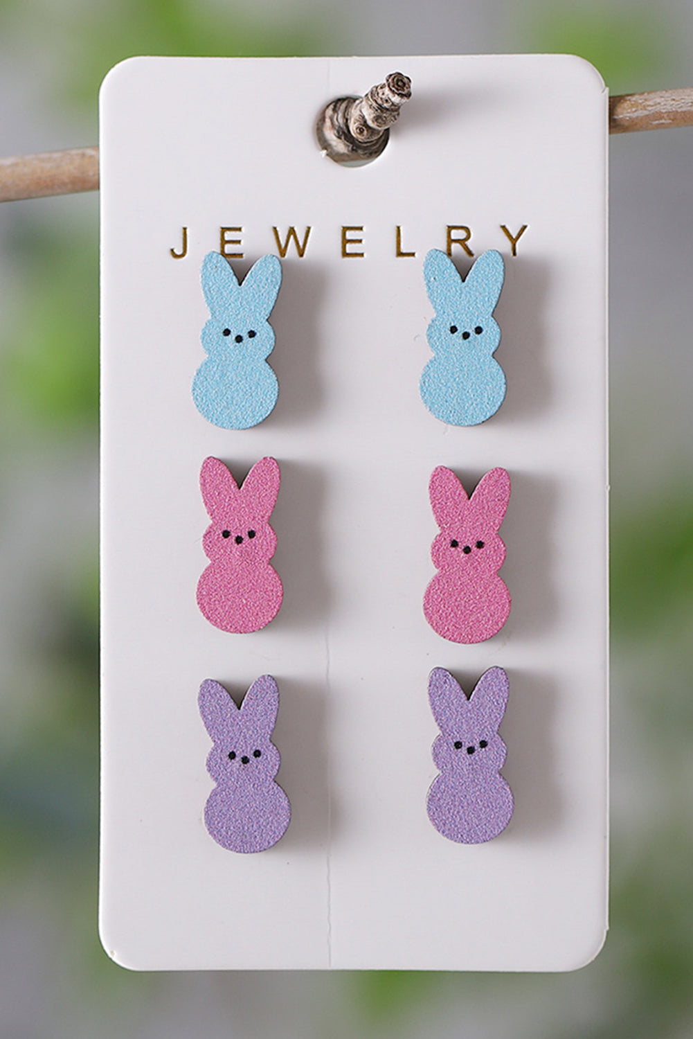 Boucles d'oreilles en bois en forme de poupée de lapin de Pâques blanc