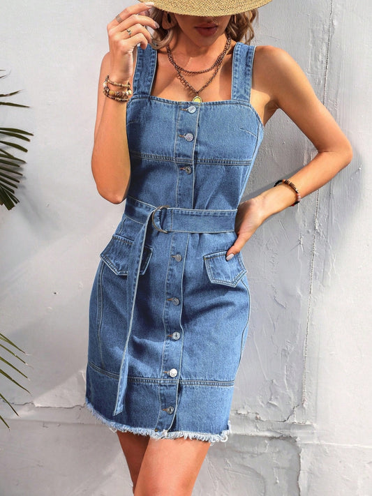 Vestido denim con botones y dobladillo sin rematar