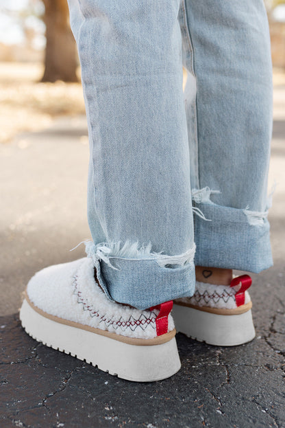 Zapatillas de invierno con suela gruesa de felpa Sherpa bordada blanca