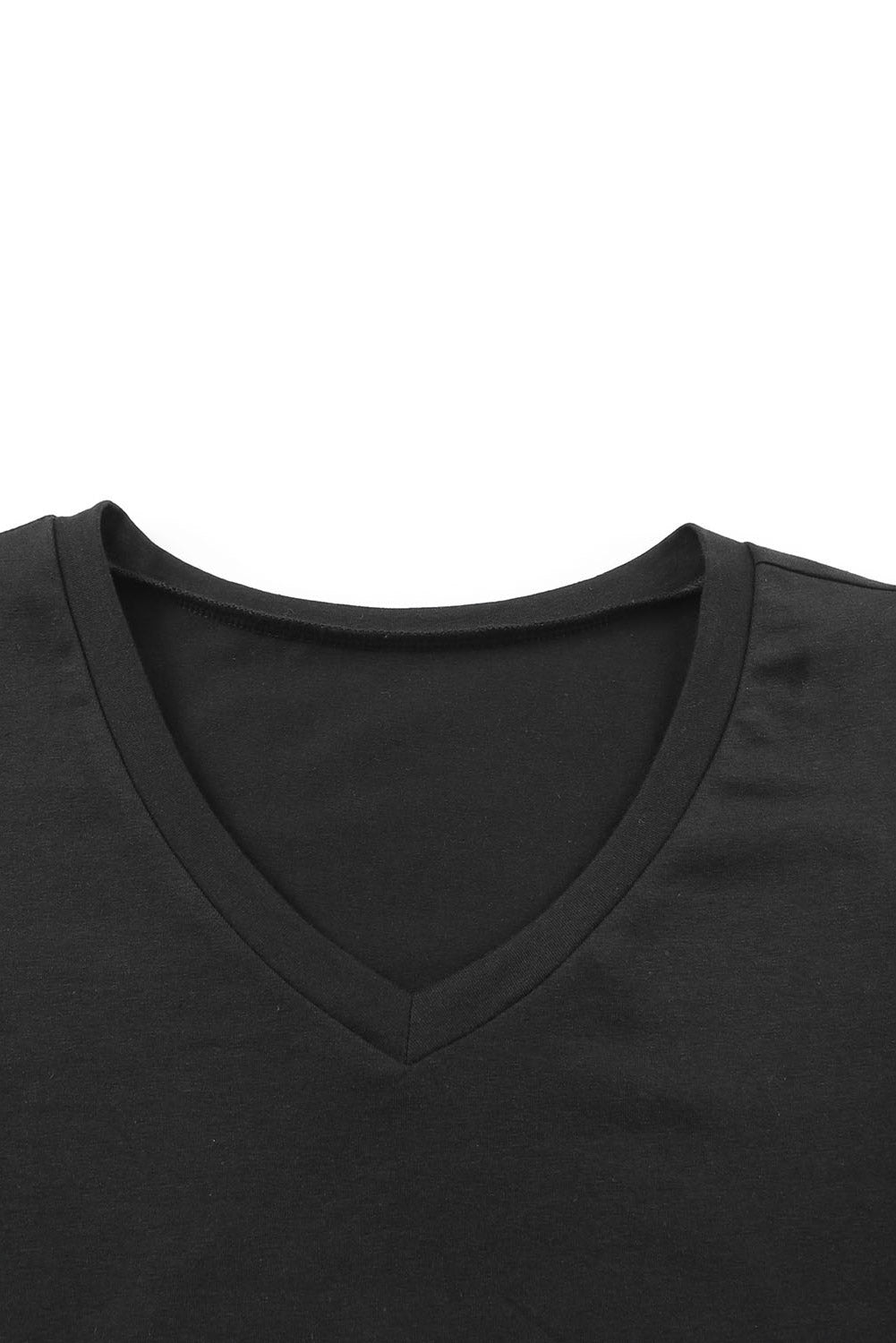 Camiseta negra con cuello en V y mangas abullonadas